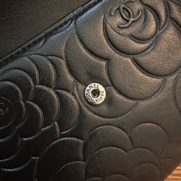 CHANEL Black Camellia Quilted Leather Continental Wallet with Silver CC - Picture 5 of 10